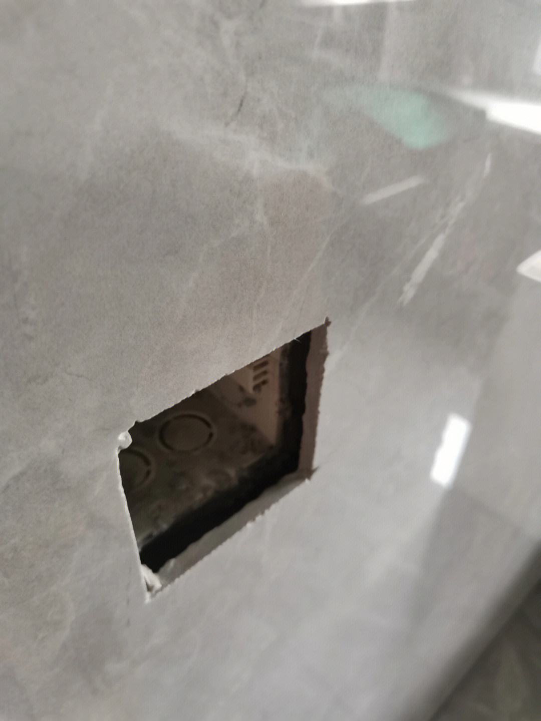 墙砖上打的孔如何修补视频教学(墙砖上打的孔如何修补视频教学全集)